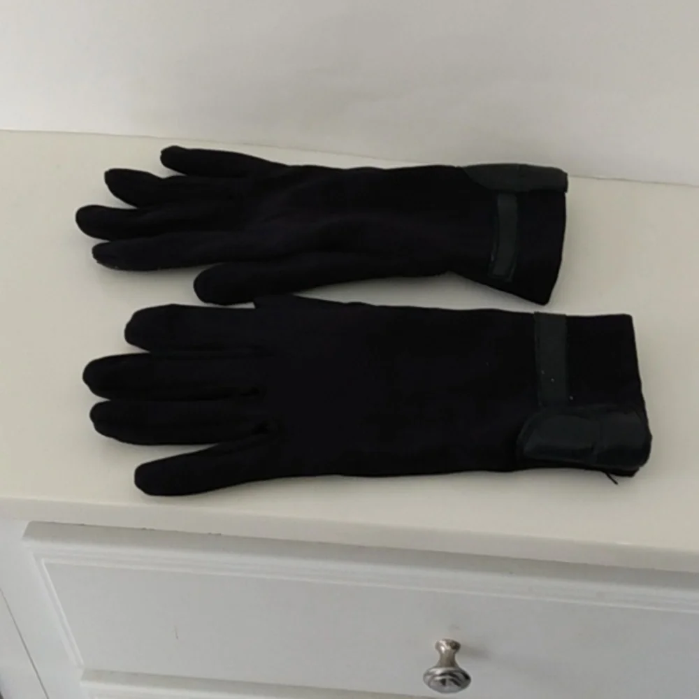 Womens Black Lined Stretch Gloves